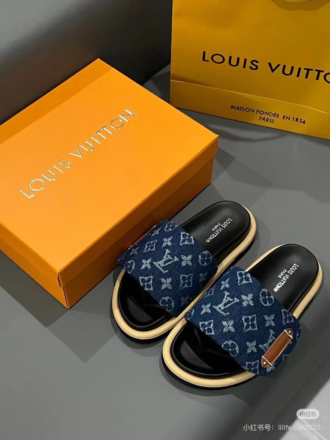 ππ Pool Pillow Comfort Slides