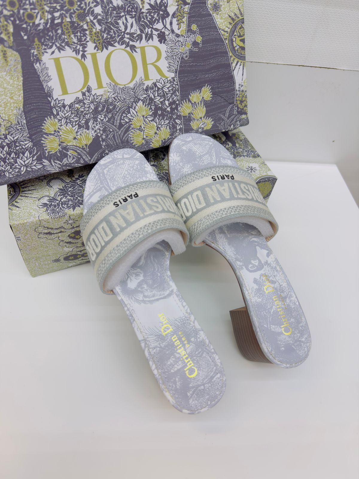 š.š Dway Embroidered Logo Semi Heel Sandals