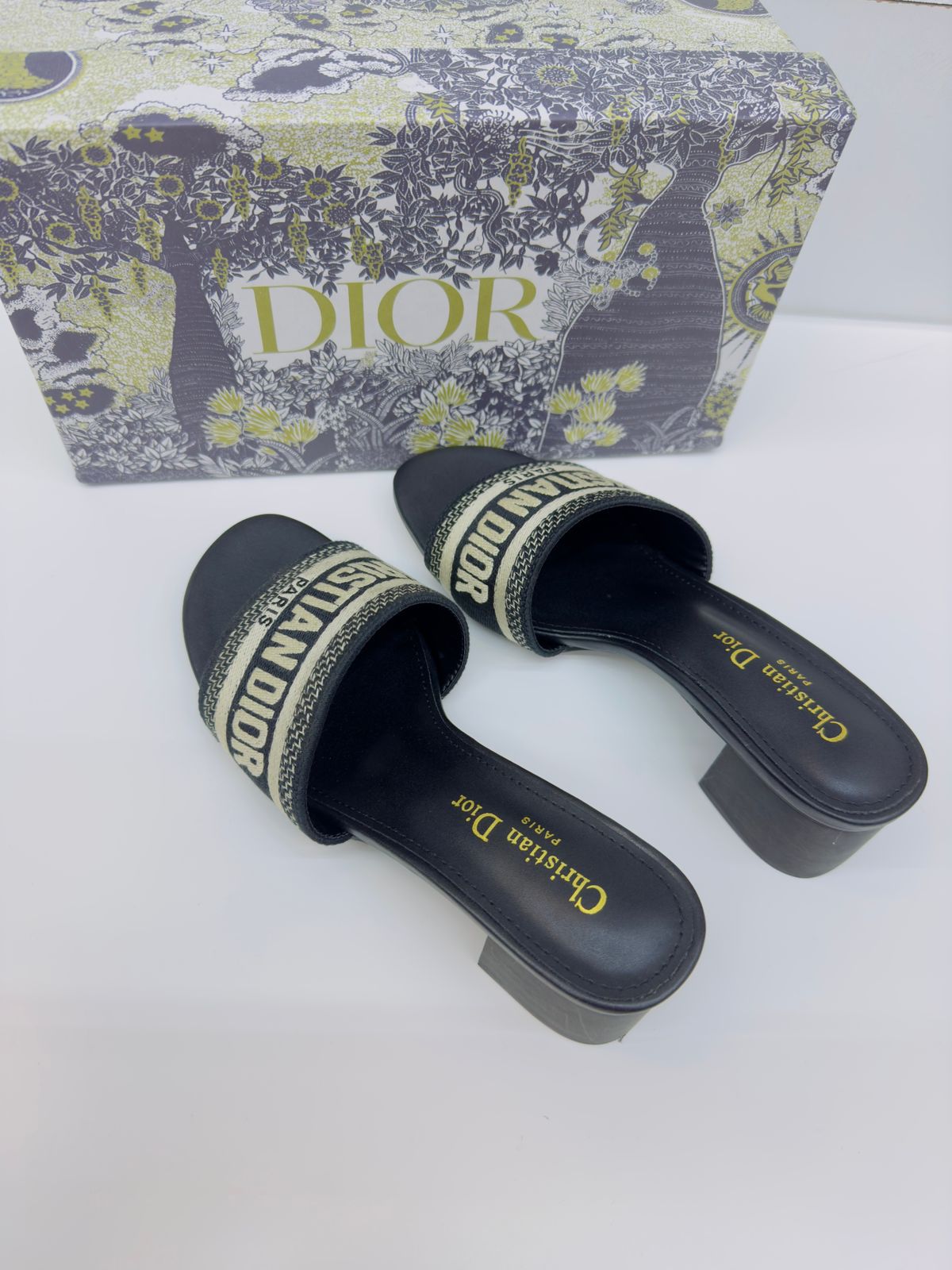 š.š Dway Embroidered Logo Semi Heel Sandals