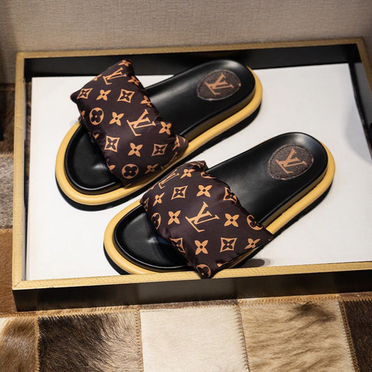 𝐋𝐕 Pillow Comfort Slides